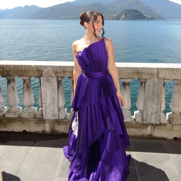 TARIK EDIZ Elegant Purple Evening Gown - Picture 4 of 7
